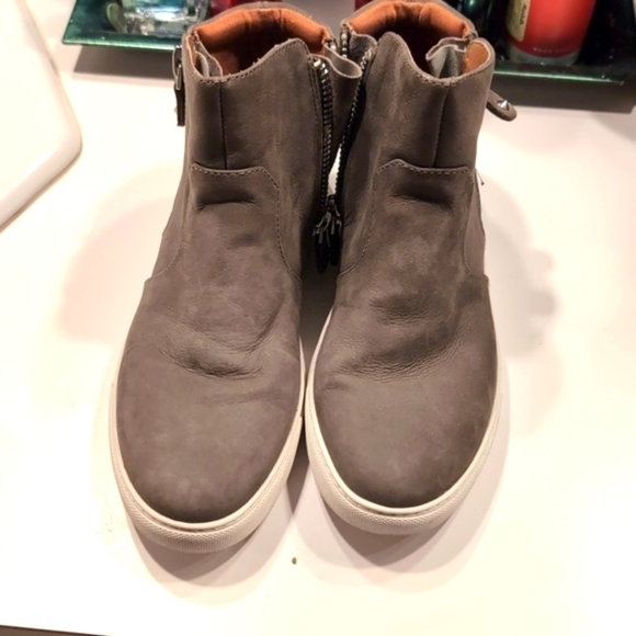 Gentle Soul by Kenneth Cole Gray Suede Ankle Booties Size 9M - Picture 1 of 14
